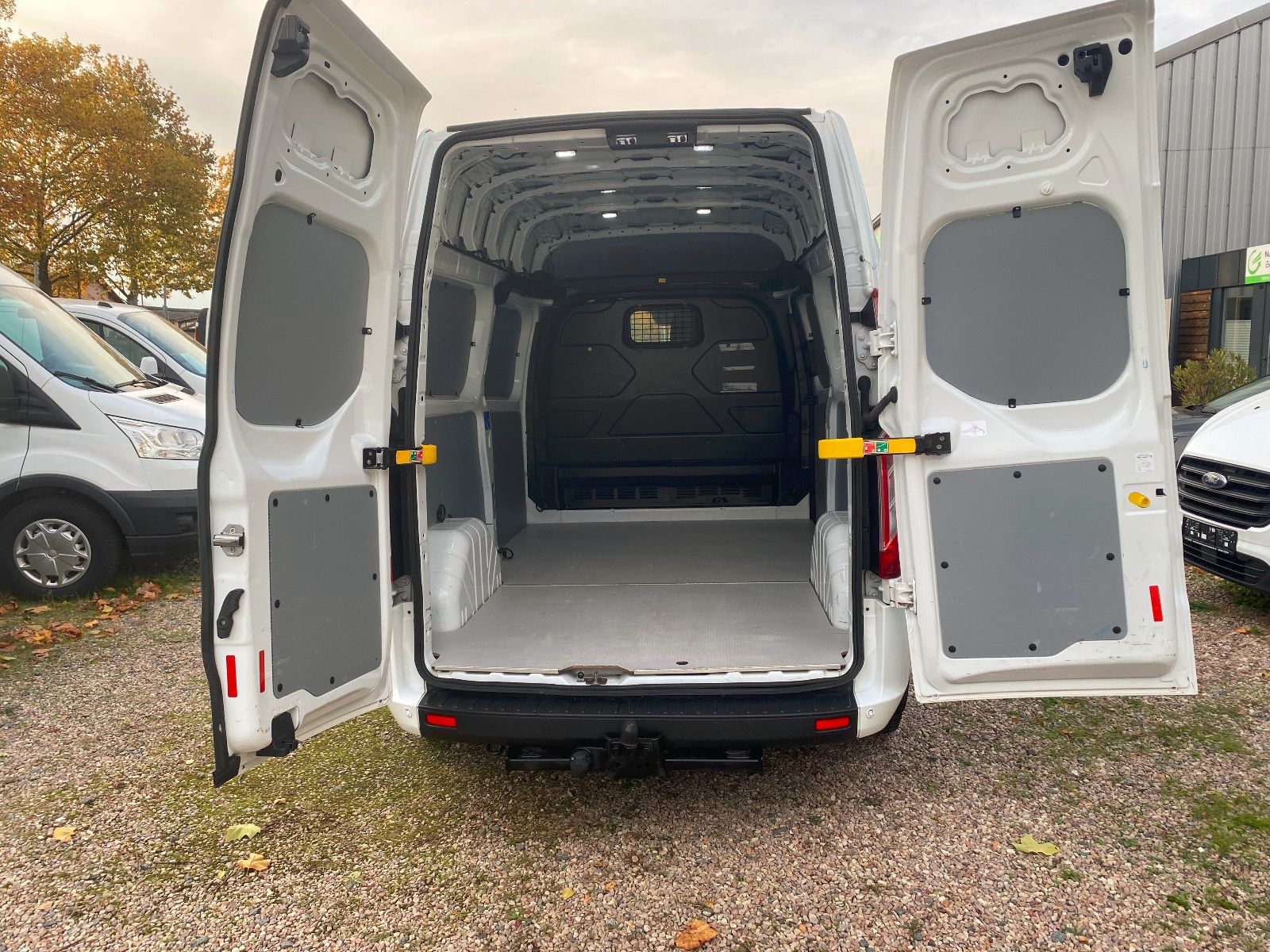 Fahrzeugabbildung Ford Transit Custom Kasten 300L2H2 Trend,AHK,GARANTIE