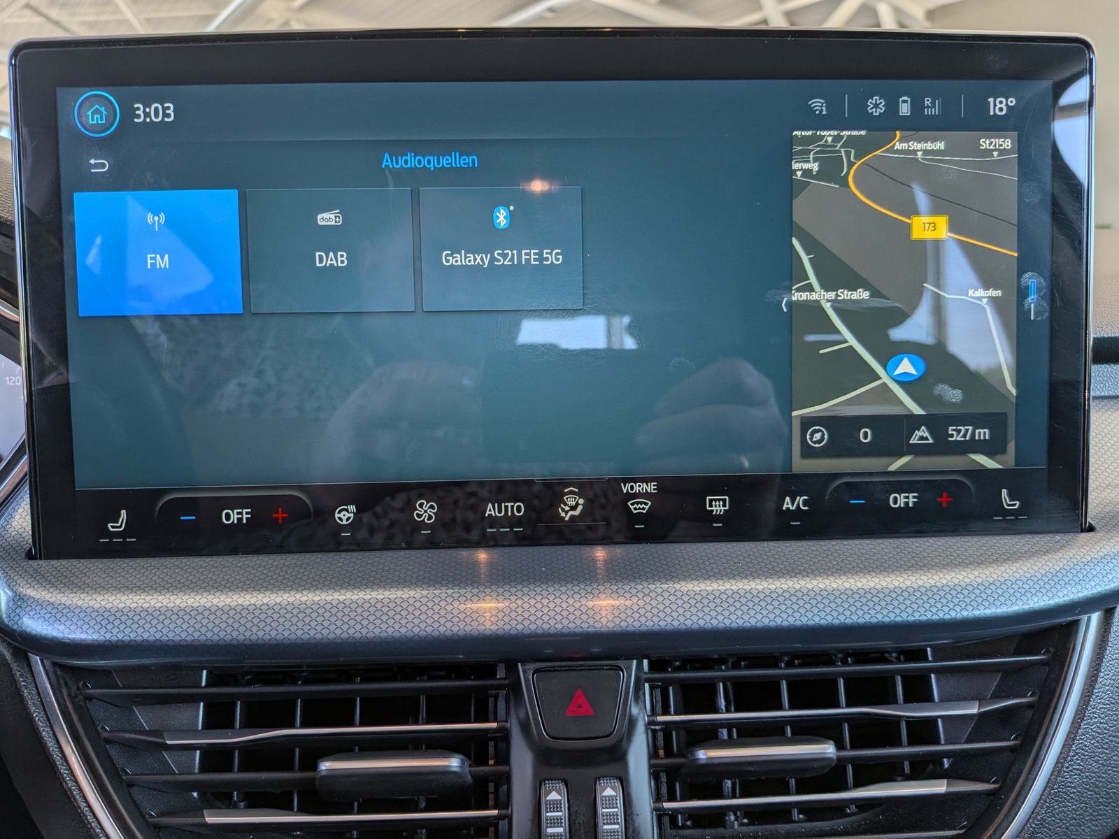 Fahrzeugabbildung Ford Focus Limo EB Active LED ACC Kamera Navi SHZ 17"