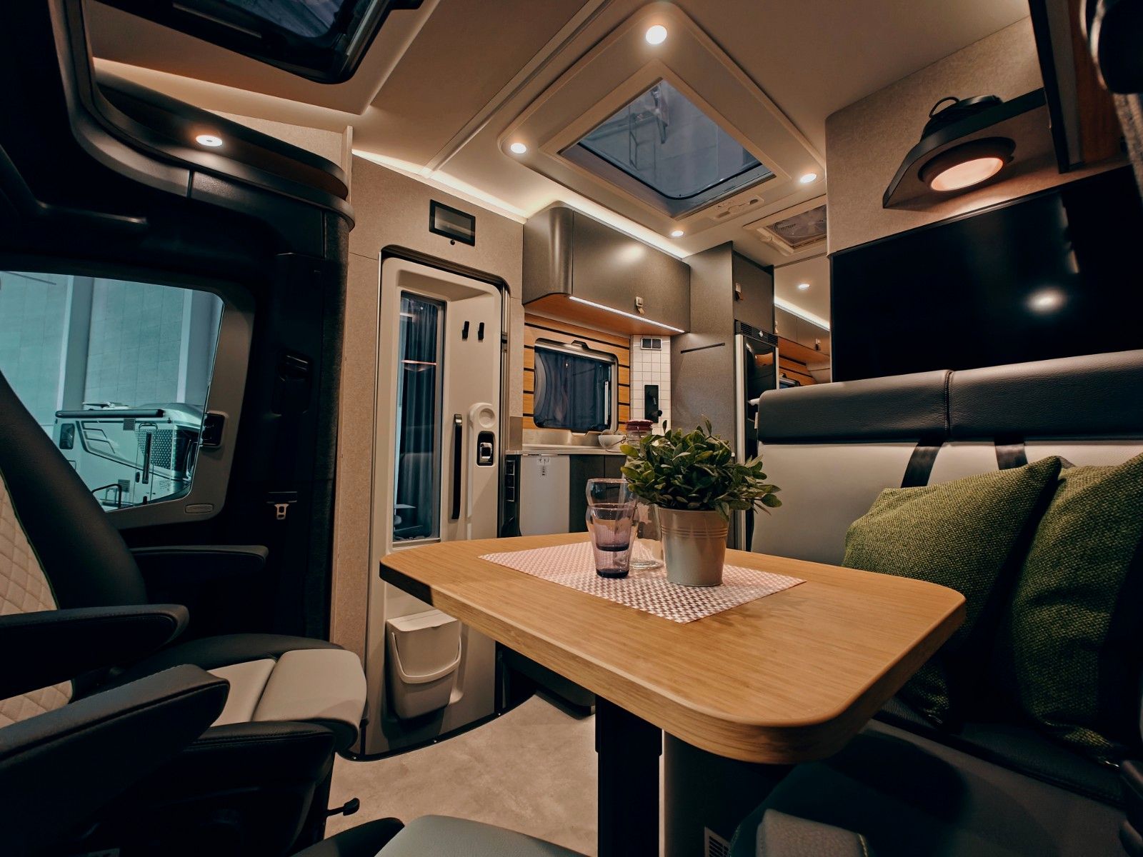 Fahrzeugabbildung HYMER / ERIBA / HYMERCAR ML-T 570 - Crossover