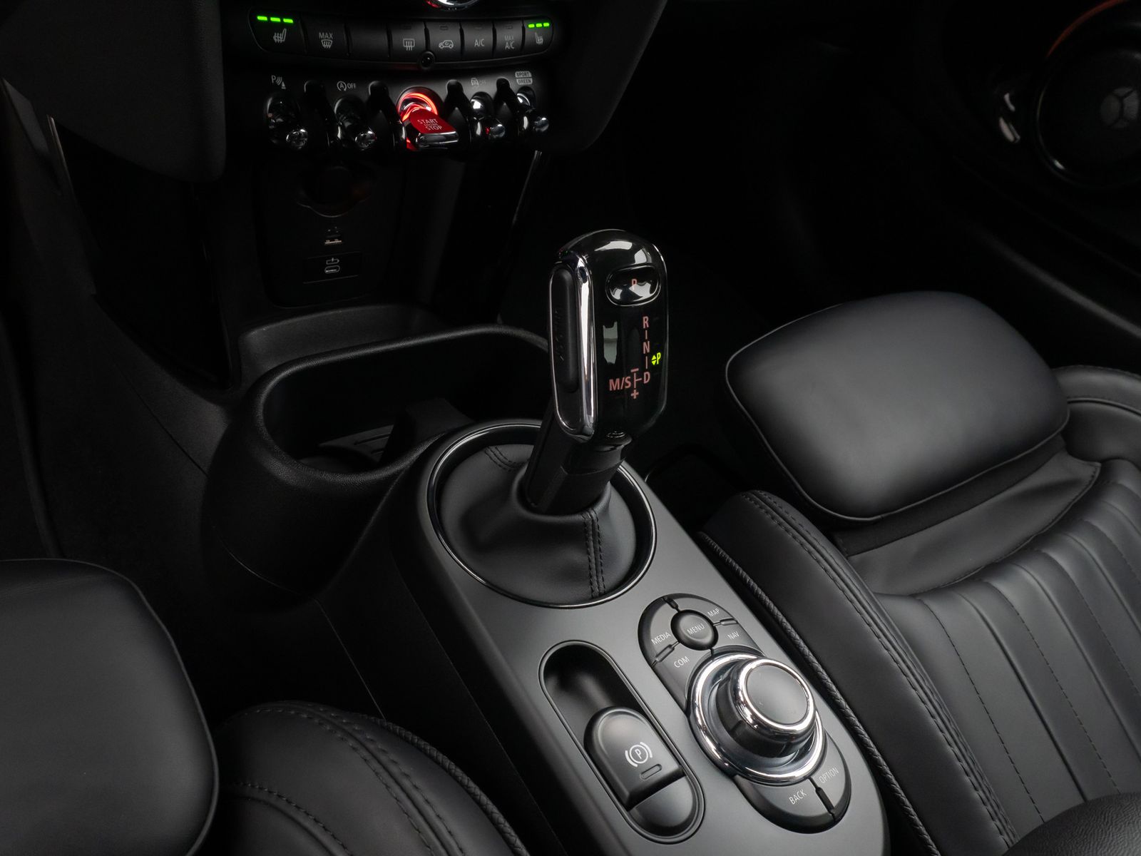 Fahrzeugabbildung MINI John Cooper Works Kamera HUD DAB H/K Komfort 18"