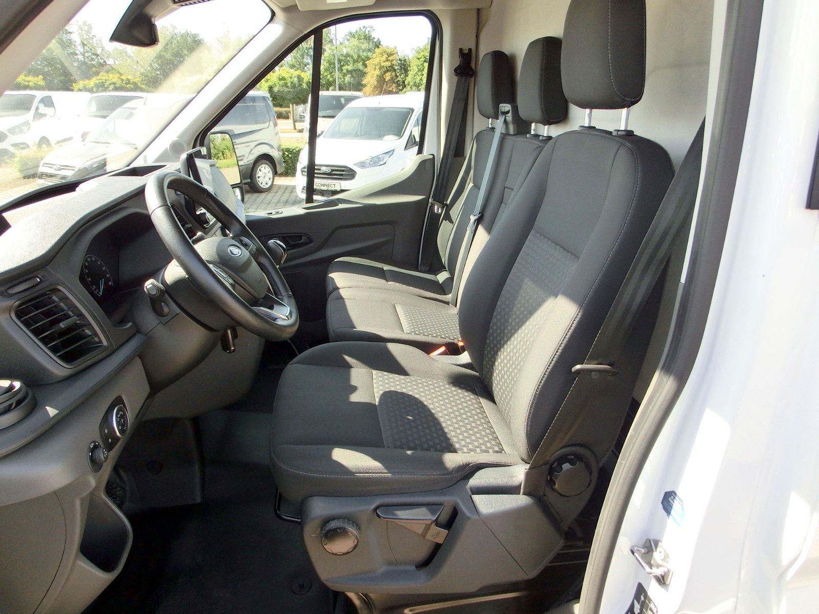 Fahrzeugabbildung Ford Transit Kasten 350 L3H3 Trend