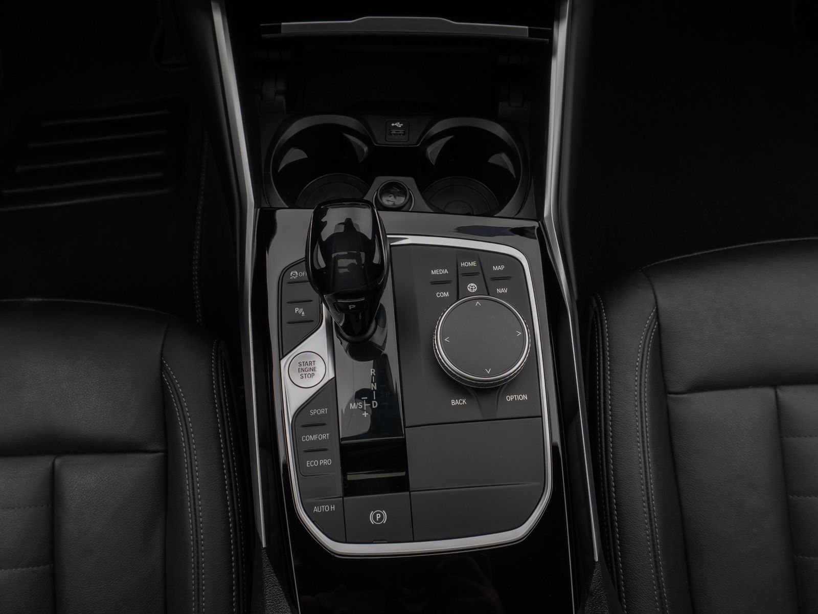 Fahrzeugabbildung BMW 320d Panorama HiFi PDC LED Geschwindigkeitsreg