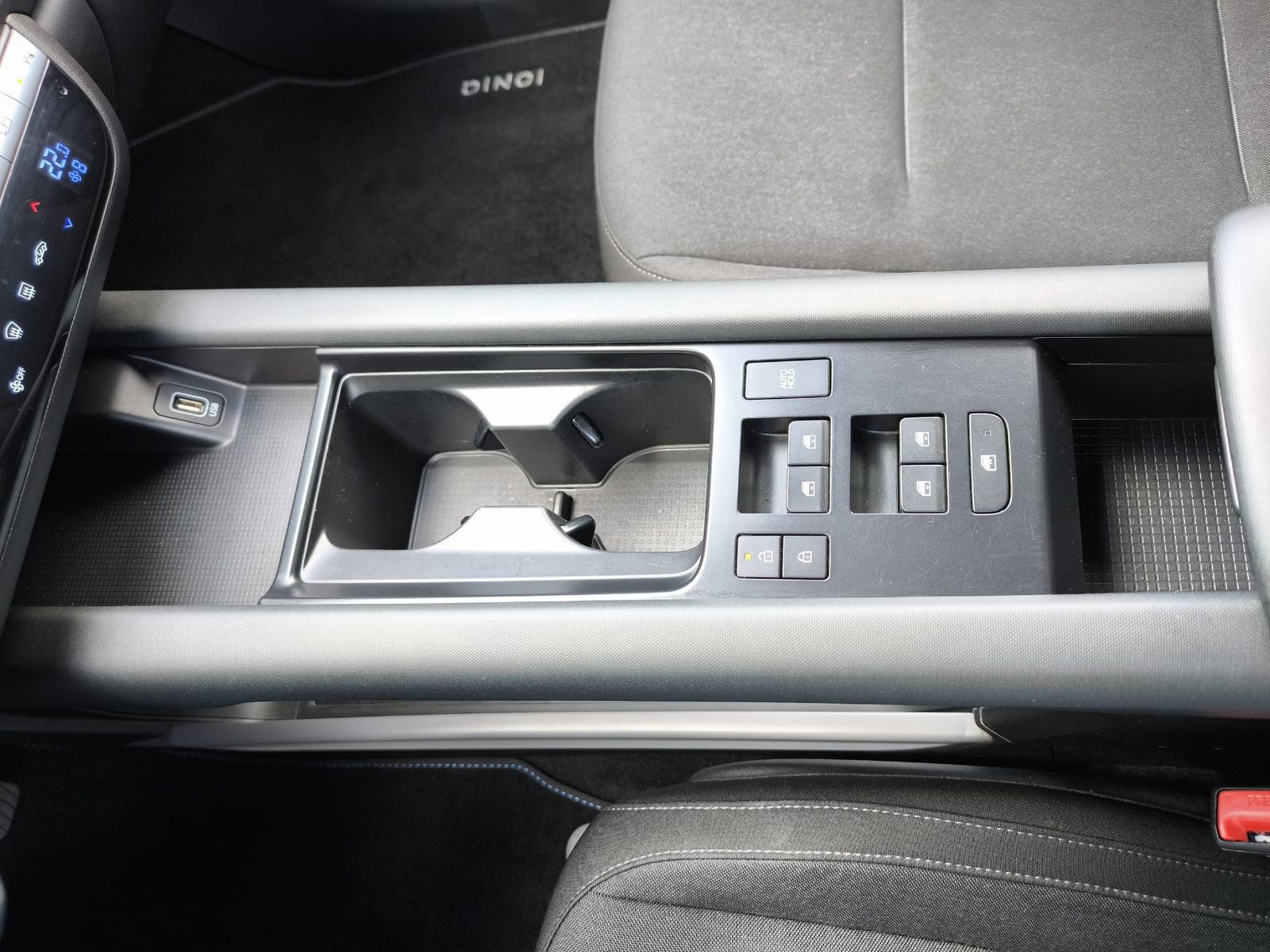 Fahrzeugabbildung Hyundai Ioniq 6 2WD NAVI+LED+SHZ+KAMERA+DAB+PDC+ACC+18"+