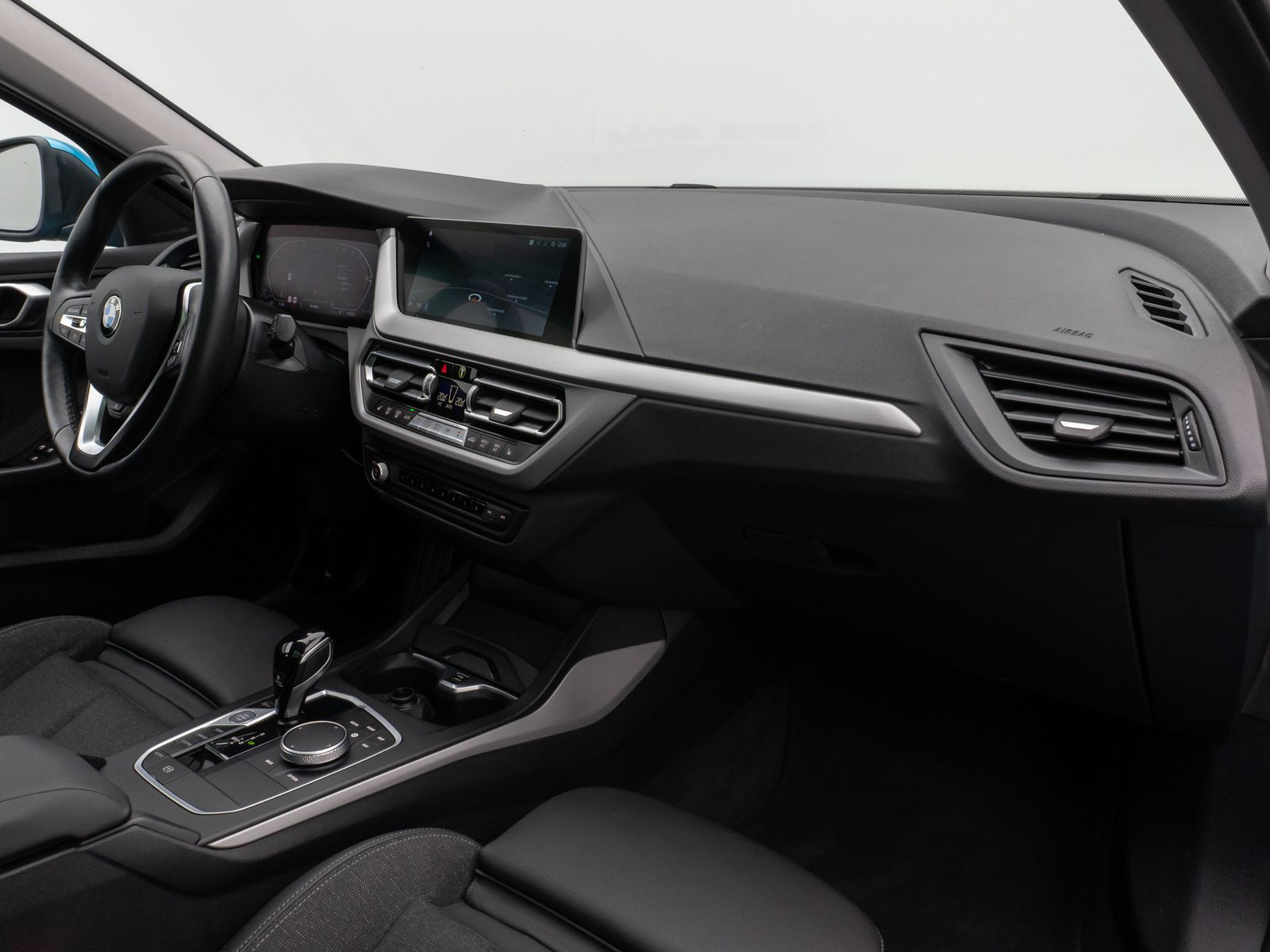 Fahrzeugabbildung BMW 118i Panorama Kamera Lenkrhzg DAB Komfort Sport