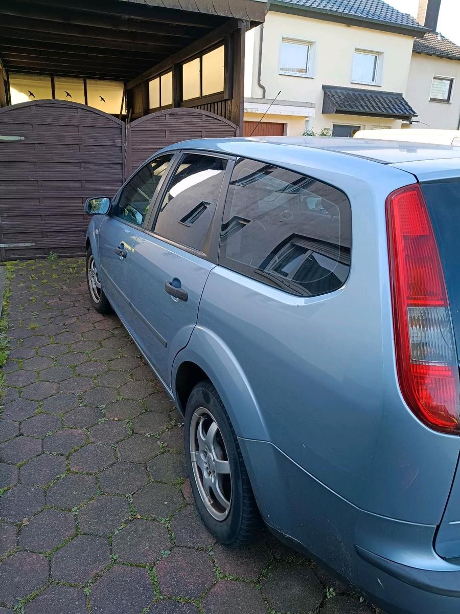 Ford Focus 2005 — rear view