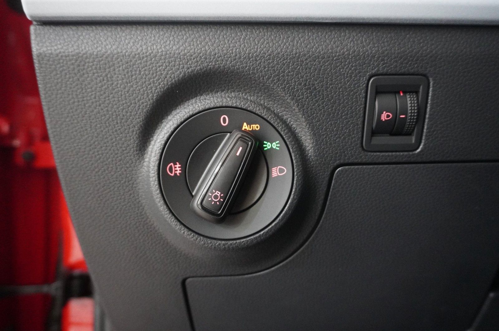 Fahrzeugabbildung SEAT Arona 1.0 TSI STYLE DSG NAVI/VIRTU./SHZ/PDC/DAB+