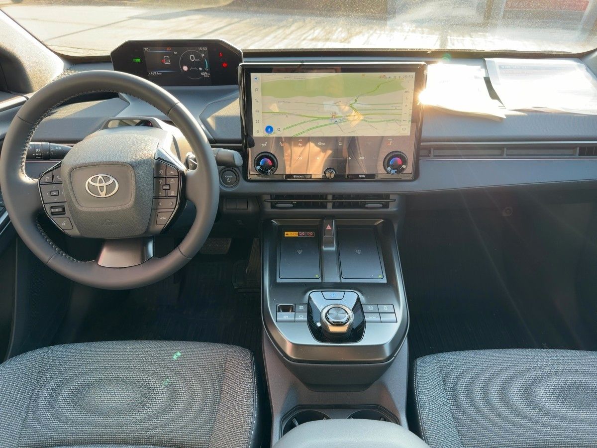 Fahrzeugabbildung Toyota bZ4X 73 kWh Teamplayer *PDC+ACC+SHZ+LED+NAVI*