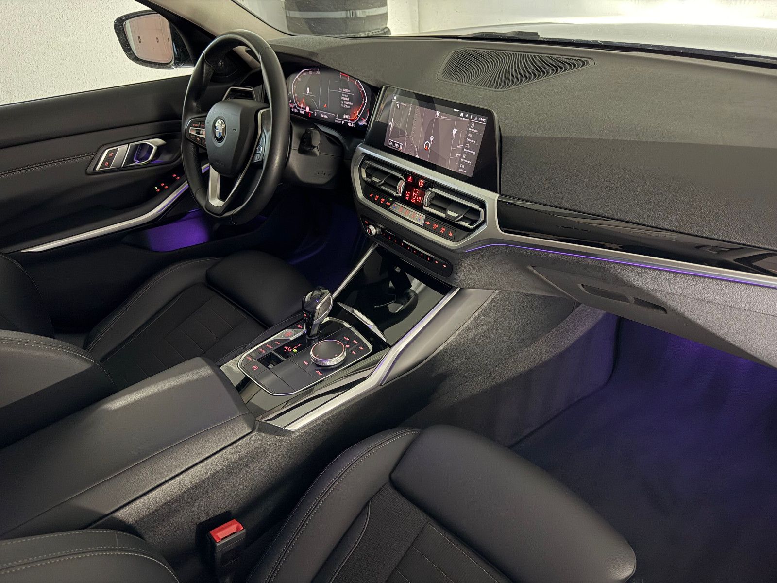 Fahrzeugabbildung BMW 320 d Lim. Sport Line/LED/LIVE COCKPIT/H&K/HuD