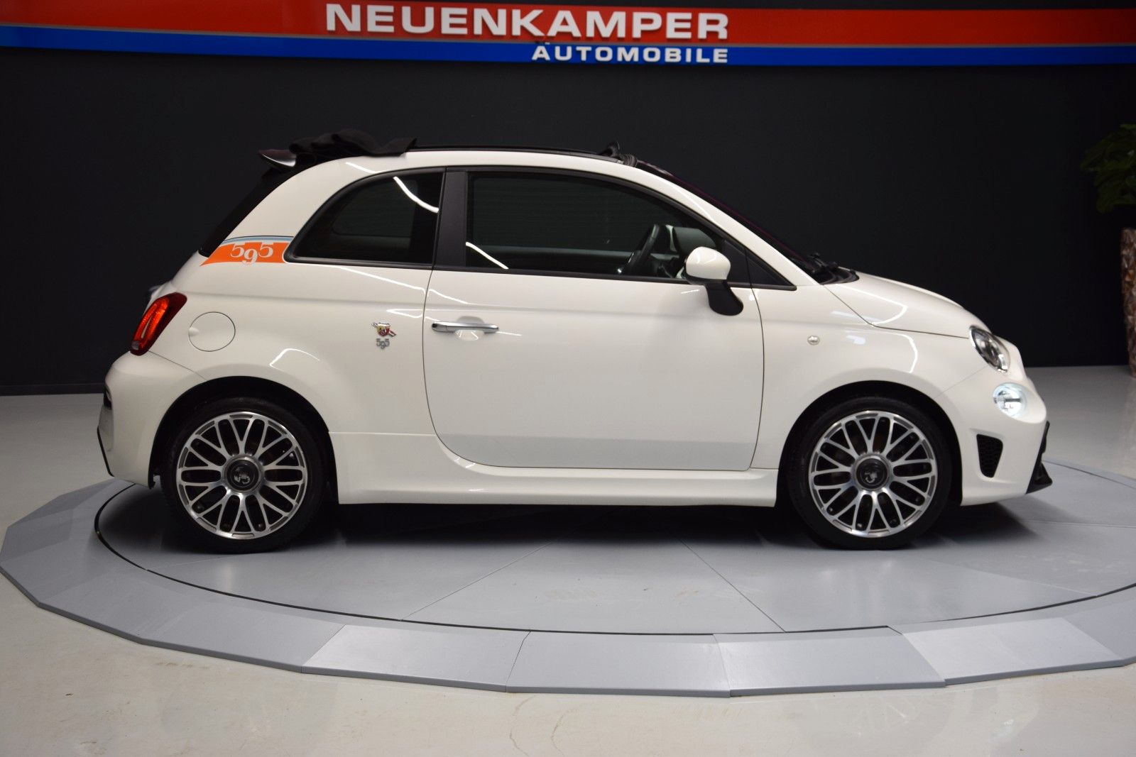 Fahrzeugabbildung Abarth 595C LED PDC CarPlay Android Auto PDC Faltdach