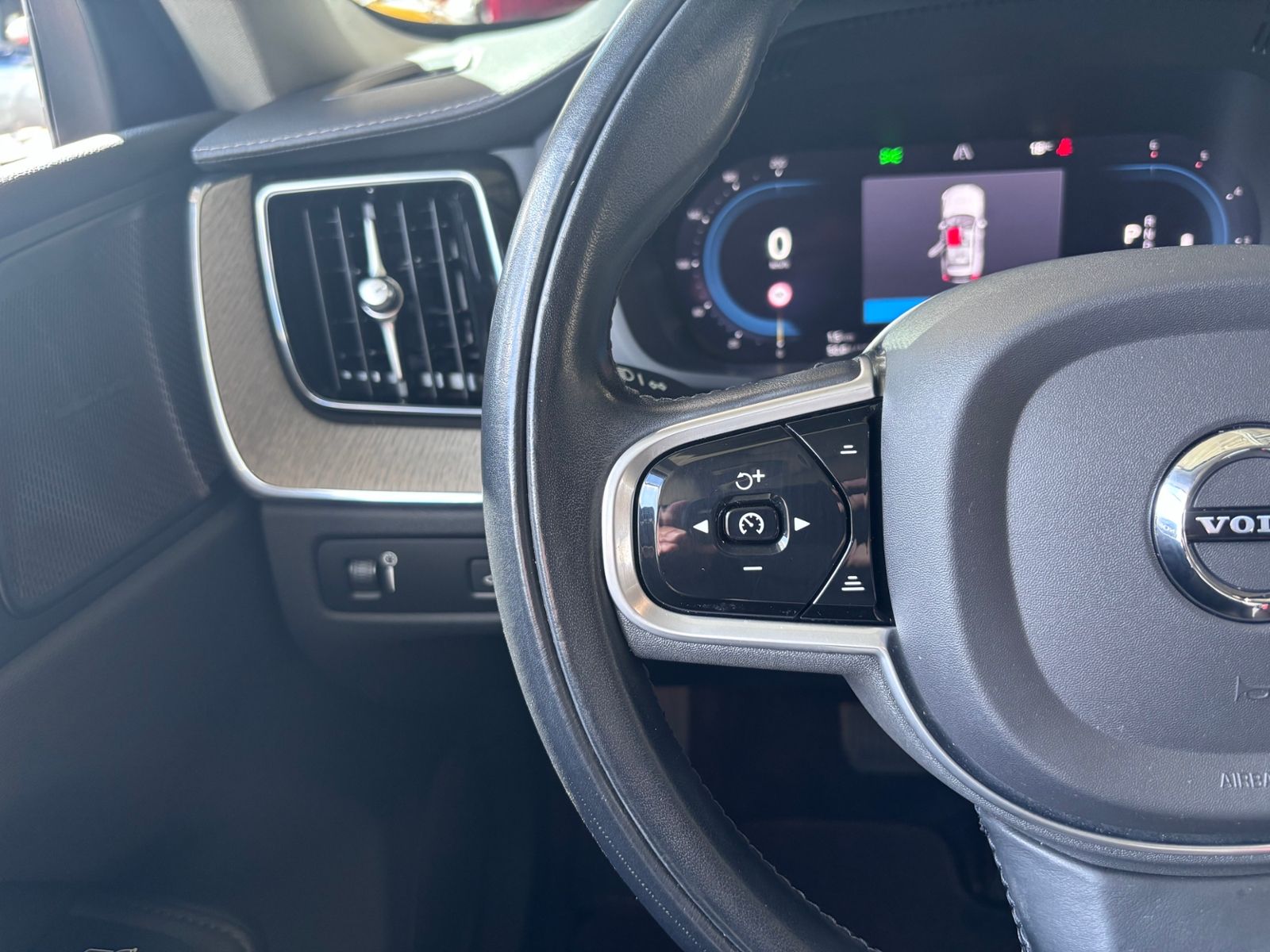 Fahrzeugabbildung Volvo XC60 Inscription AWD AHK H/K ACC MEMORY 20"