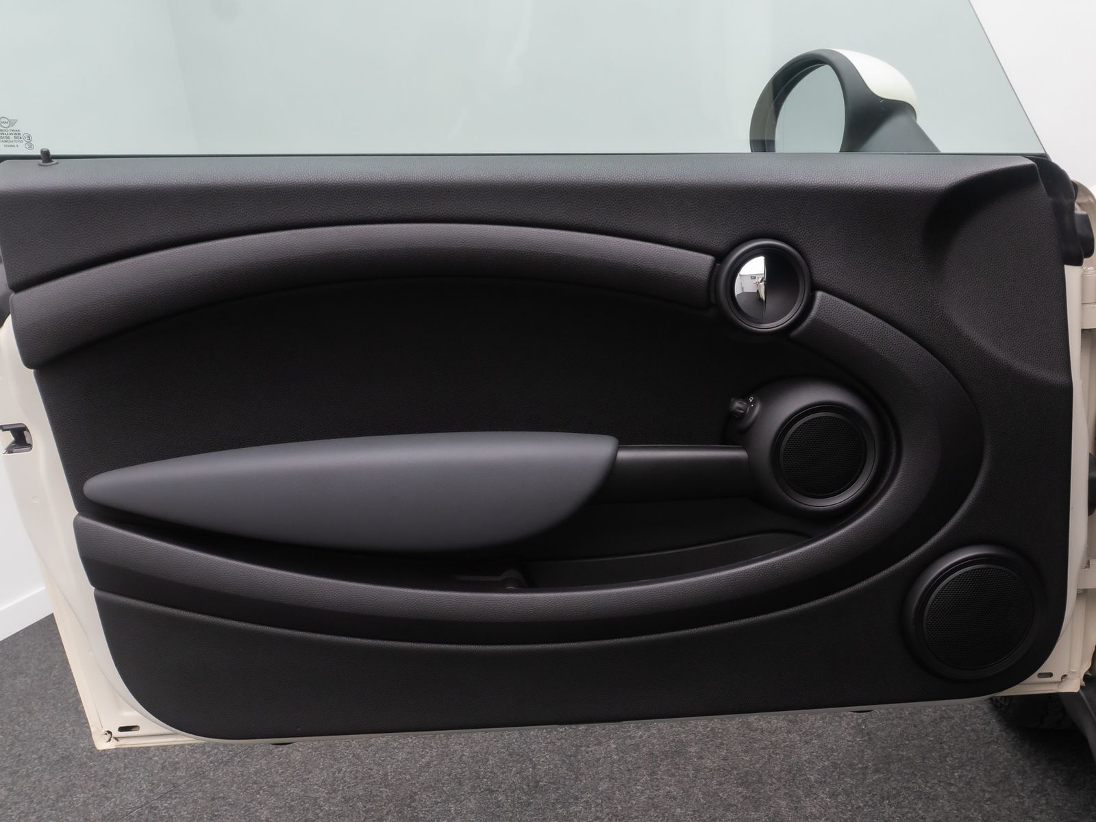 Fahrzeugabbildung MINI Cooper Cabrio PDC Lederlenkrad Sitzhzng MP3 LM