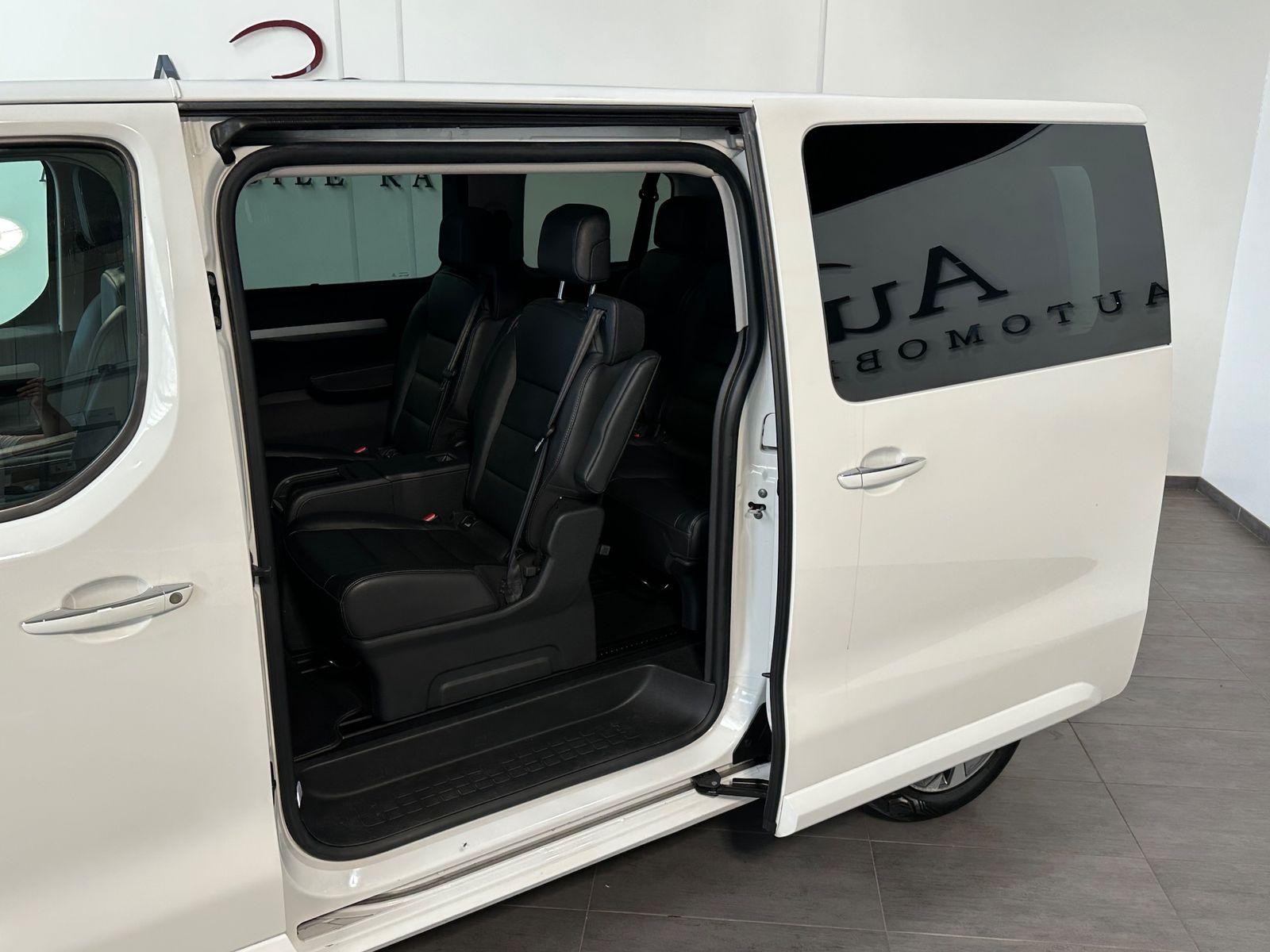 Fahrzeugabbildung Opel Zafira Life L2H1 2.0 Diesel NAV+PANORAMA+AHK+HUD