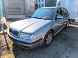 Skoda Octavia 1.6 . Neu Tüv. - gebrauchte Skoda Octavia aus dem Jahr 2003