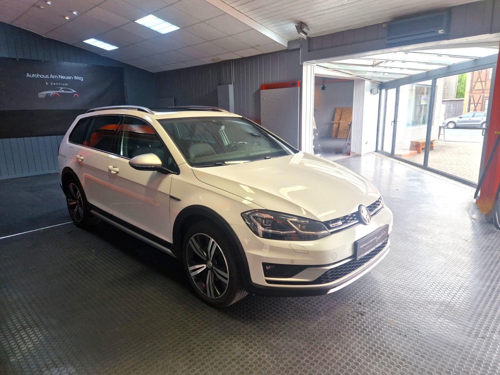 Volkswagen Golf VII Variant Alltrack 4Motion Pano Navi PDC
