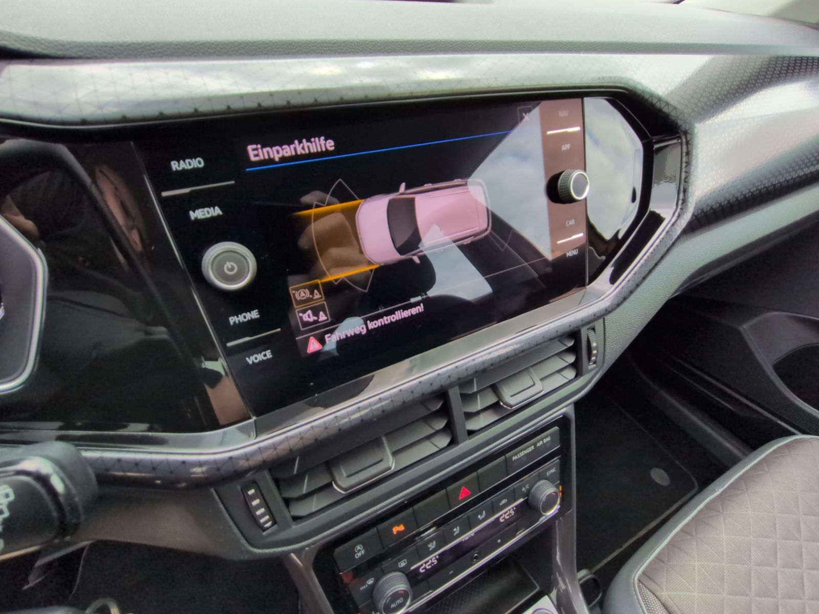 T-Cross 1.0 TSI Style NAVI+LED+ACC+SHZ+