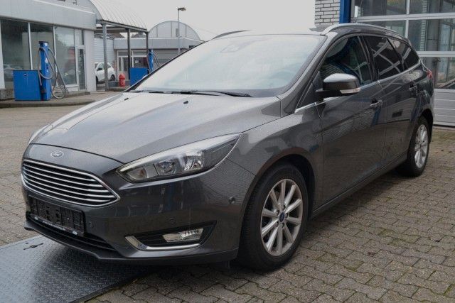 Ford Focus Turn Titanium