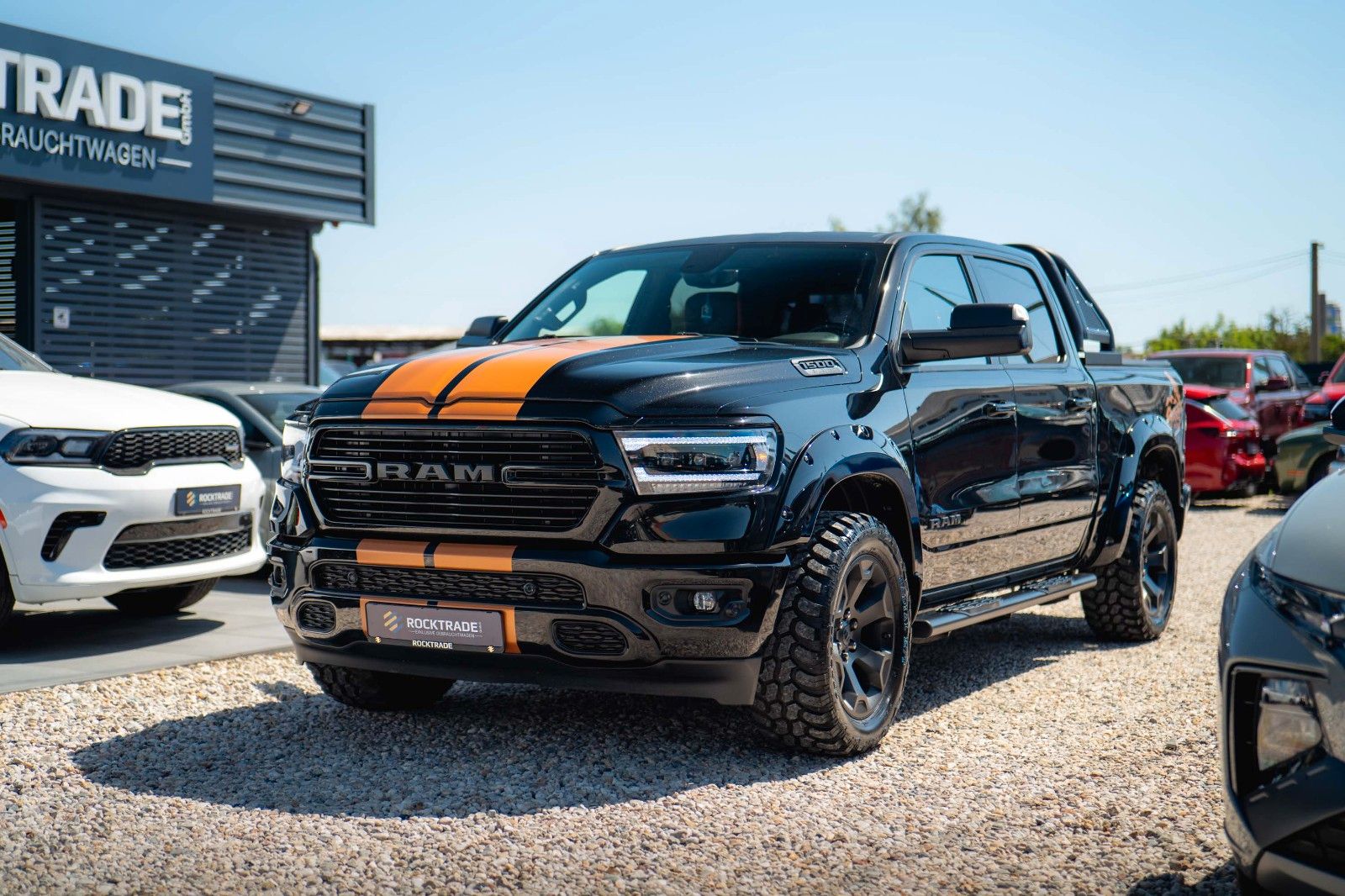 Fahrzeugabbildung Dodge RAM 5.7 V8 HEMI 4x4 OFFROAD Night-Paket *LED*19%