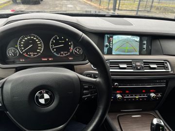 BMW 750 - 10