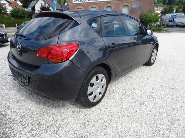 Fahrzeugabbildung Opel Astra J Lim. 5-trg. Design Edition/2.Hd/Klima/