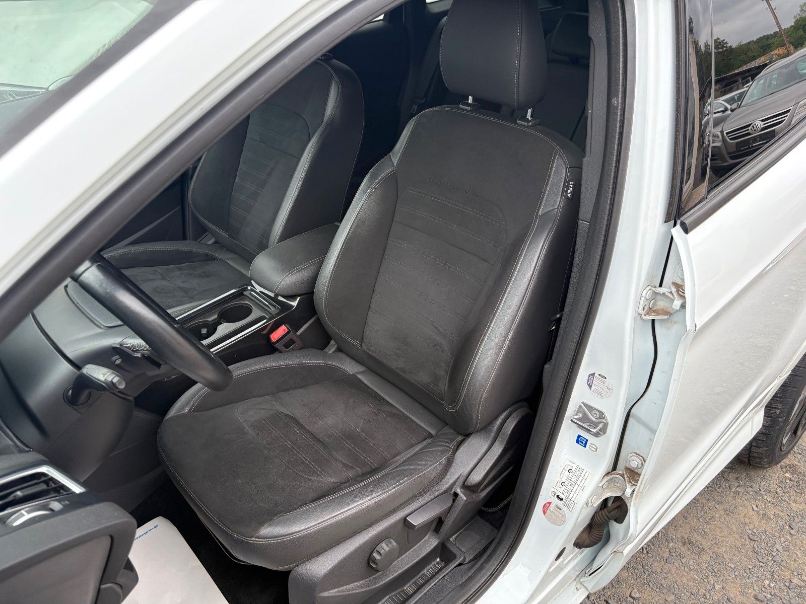 Fahrzeugabbildung Ford Kuga 2.0 TDCi 4x4 ST-Line Aut. Navi Leder Xenon
