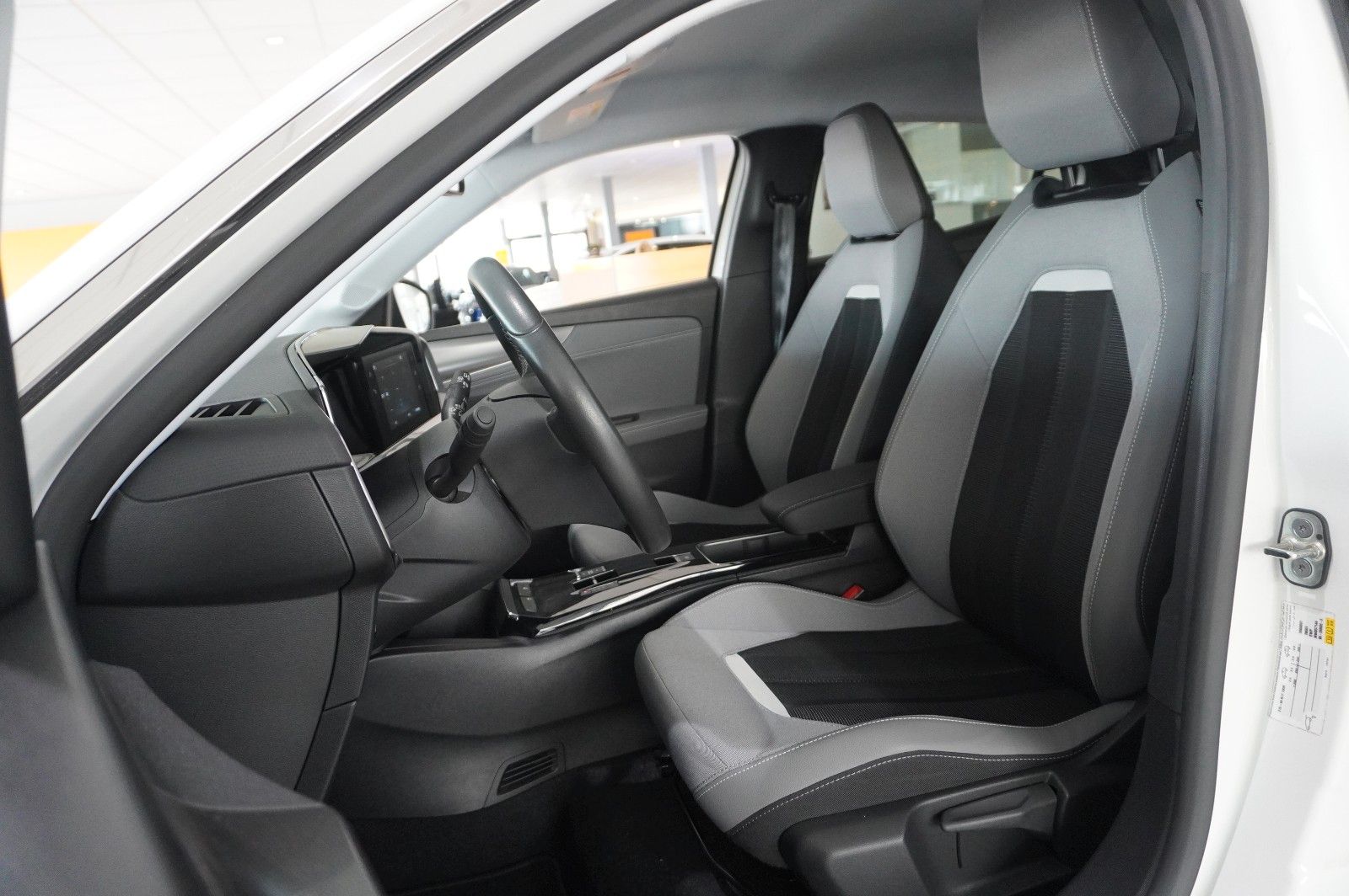 Fahrzeugabbildung Opel Mokka-e ELEGANCE 3-PHASIG NAVI/LED/KAMERA/DAB+
