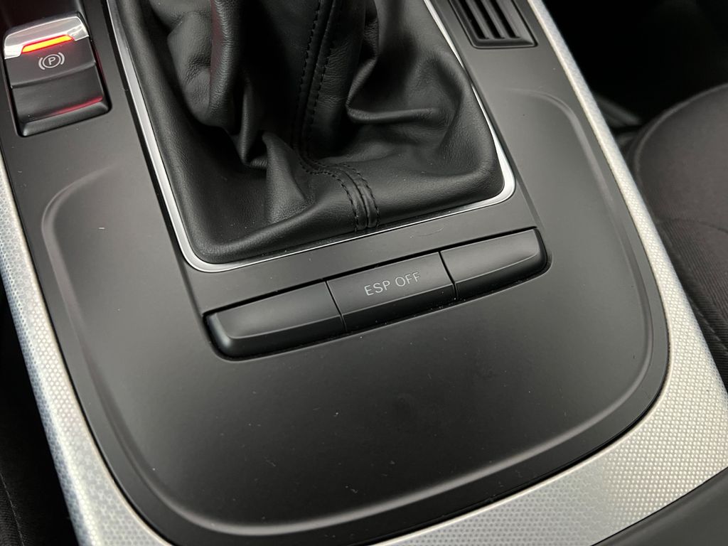 AUDI A4 2.0 TDI Avant / NUR 69.tKM / 1.HD / GARANTIE AUDI A4 2.0 TDI Avant / NUR 69.tKM / 1.HD / GARANTIE