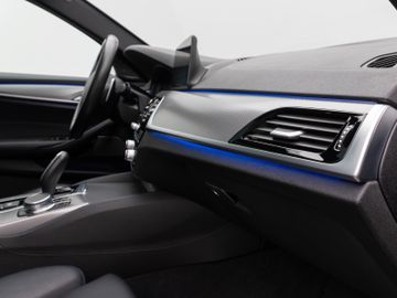 Fahrzeugabbildung BMW 530d xD M Sport Panorama Kamera H/K Alarm 19Zoll
