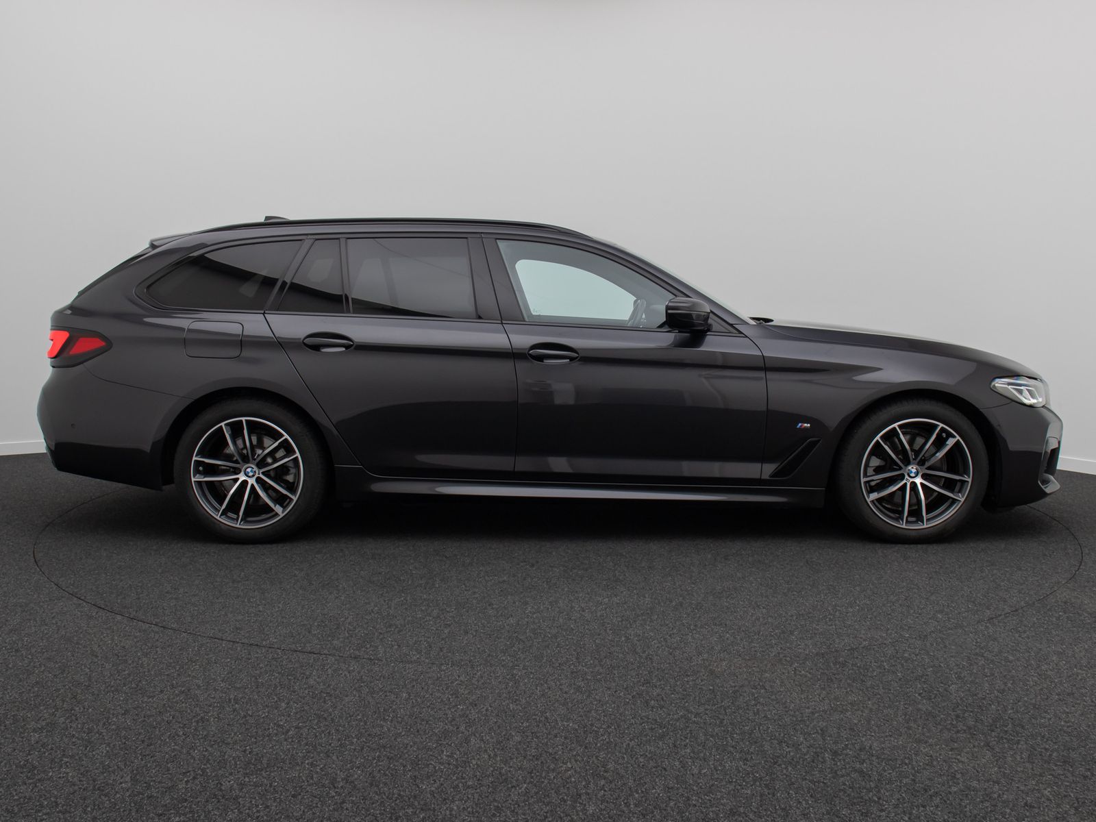 Fahrzeugabbildung BMW 520d M Sport Laser AHK HUD DAB Kamera Komfort