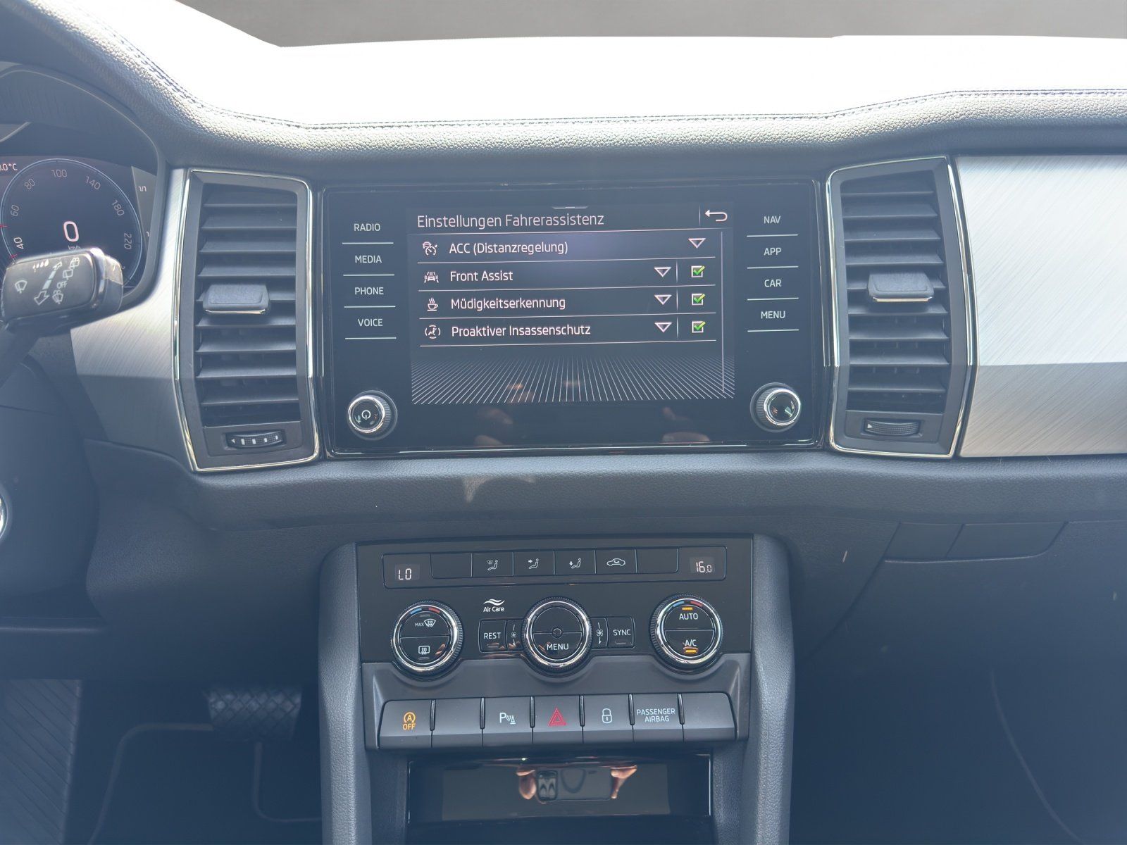 Fahrzeugabbildung SKODA Kodiaq 1.5 TSI DSG Ambition/AHK/KAMERA/ACC/