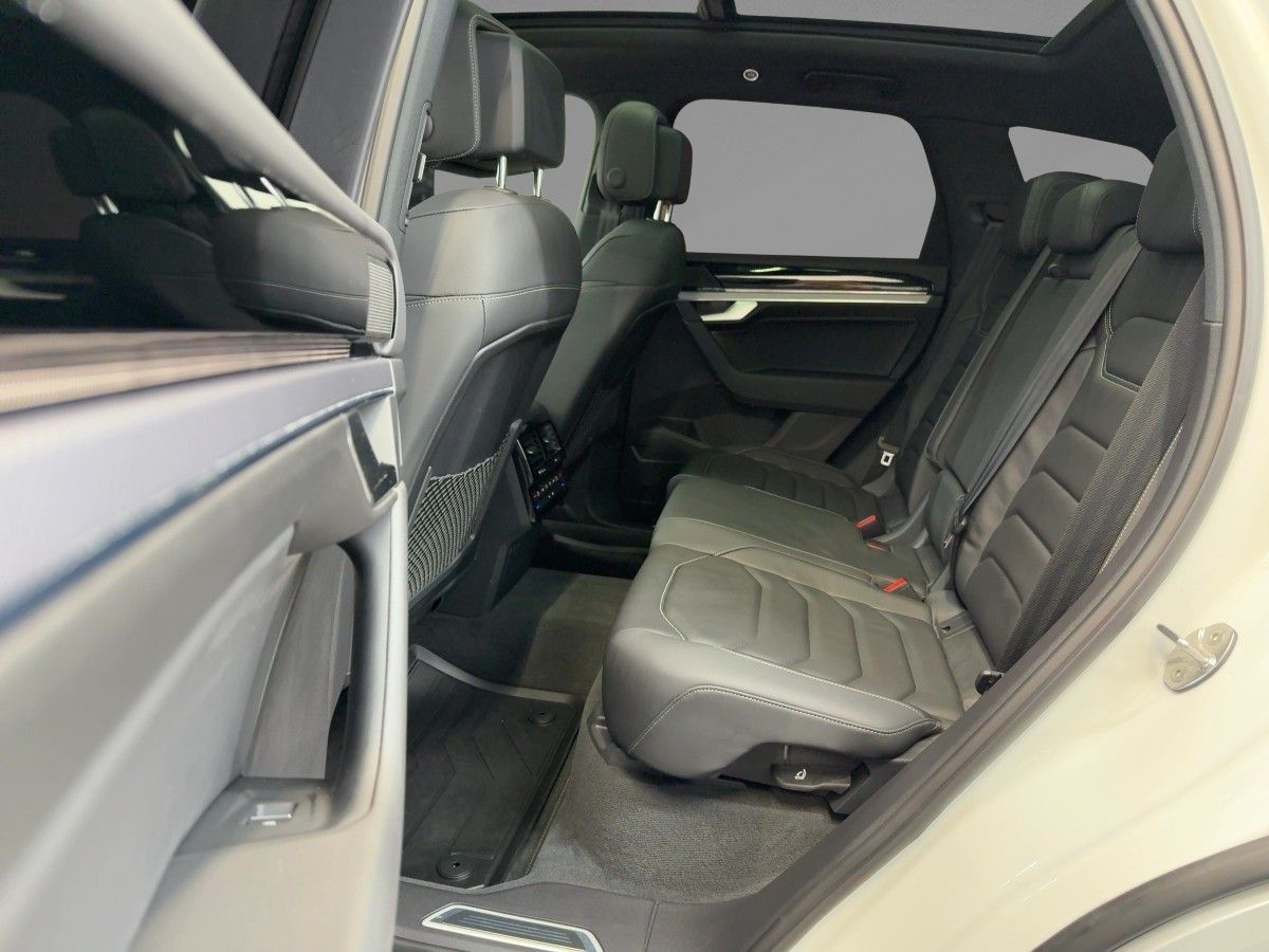 Volkswagen Touareg 3.0 V6 TDI DSG 4M R-Line Pano Luft LED-M foto 10