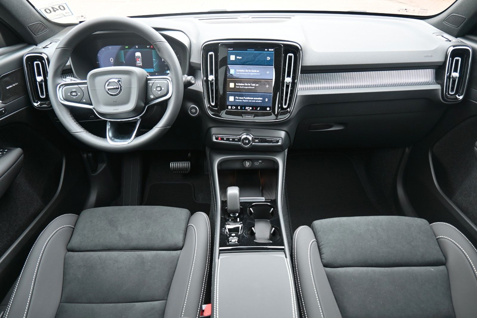 Fahrzeugabbildung Volvo XC40 B4 DKG Ultra Dark*FSHZG*PANO*360°*ACC