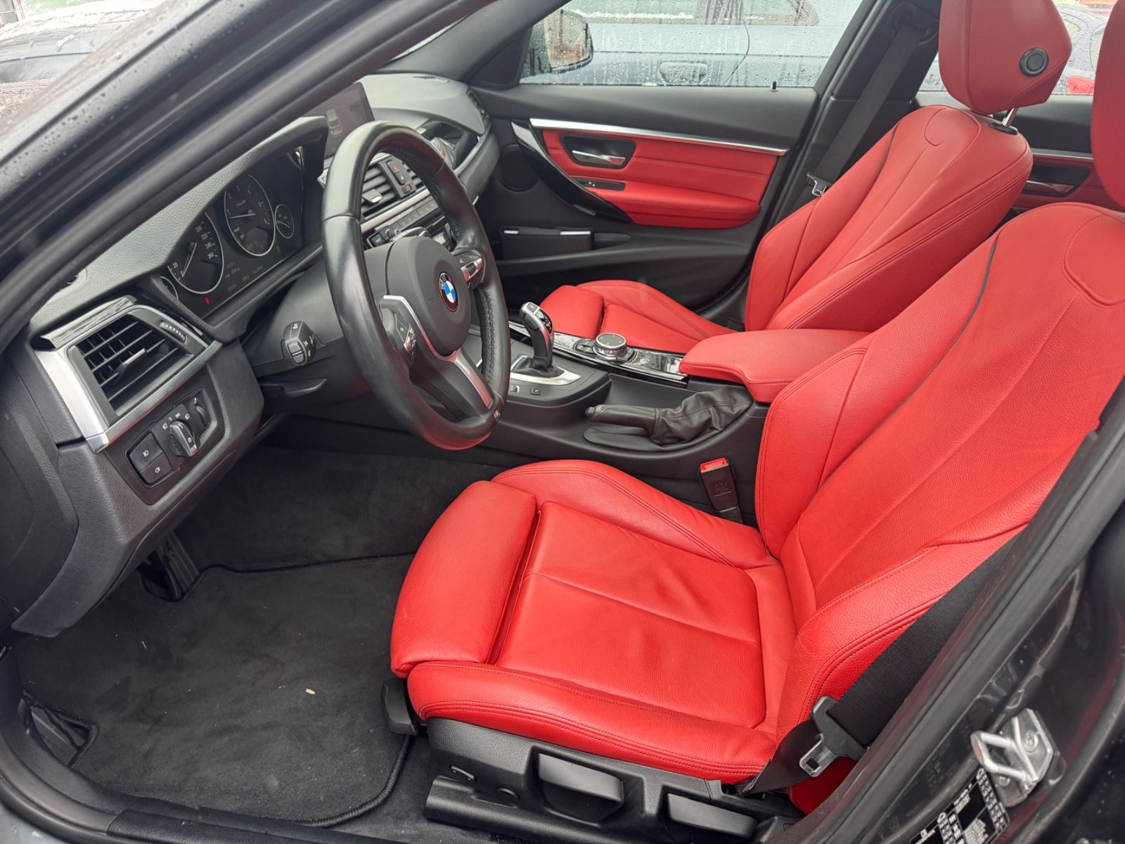 Fahrzeugabbildung BMW 330 xDrive Sport Line erst37000km+Panorama+HUD
