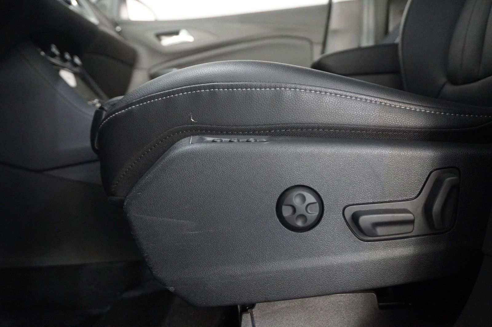 Fahrzeugabbildung Opel Grandland (X) 1.6 HYBRID ELEG. NAVI/360°/LED/DAB