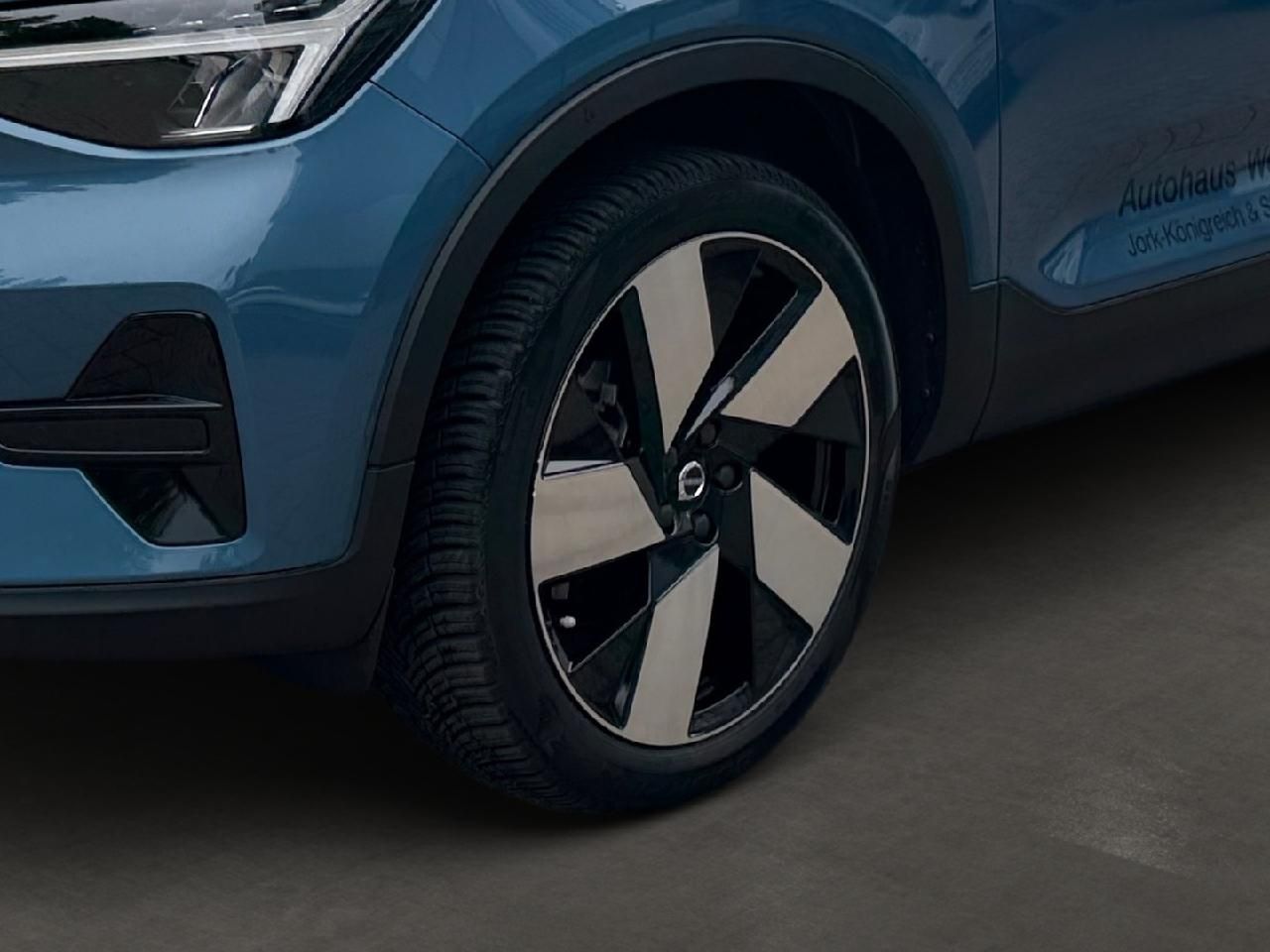 Fahrzeugabbildung Volvo XC40 Single Engine Plus RWD