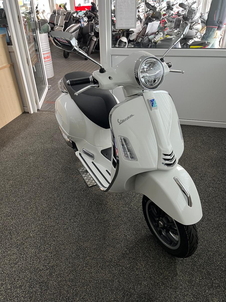 Vespa GTS 125 Super 4 Jahre Garantie