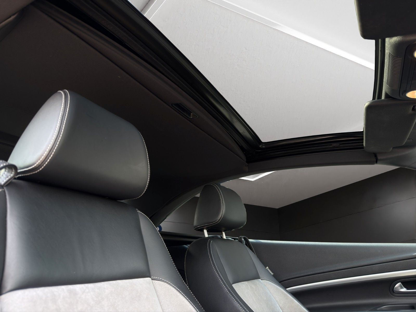 Fahrzeugabbildung Volkswagen Eos Sport&Style *Pano*Kamera*Bi-Xen*Parklenkass*