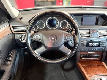 Mercedes E 200 - 11