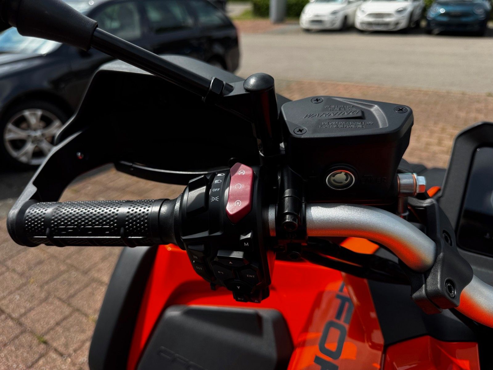 Fahrzeugabbildung CFMOTO CForce 1000 Touring ABS Lava Orange