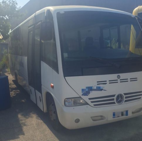 Mercedes-Benz Medio 815 Schulbus / Tourino