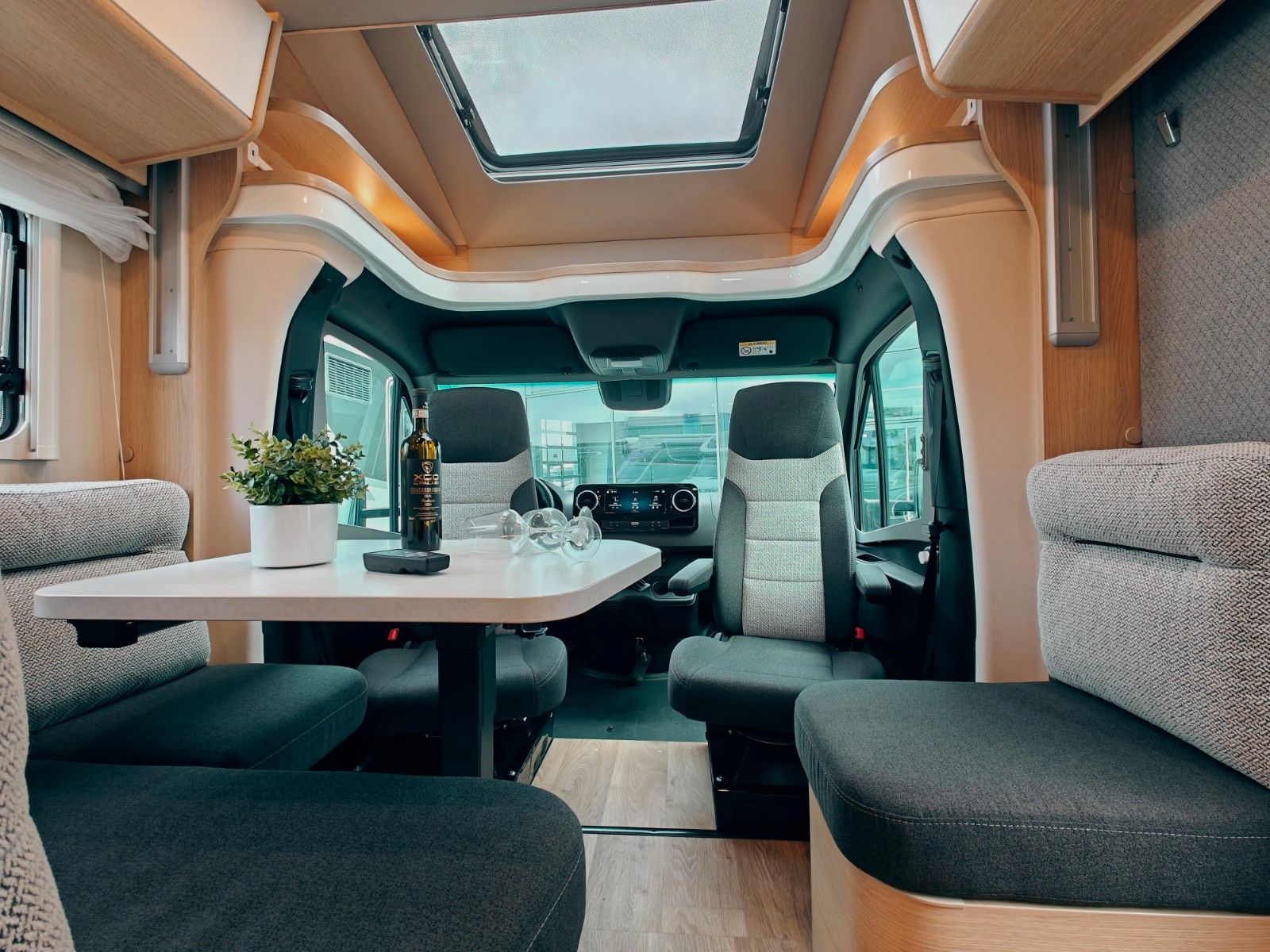 Fahrzeugabbildung HYMER / ERIBA / HYMERCAR B-KLASSE MC T 680 - AUS ERSTBESITZ