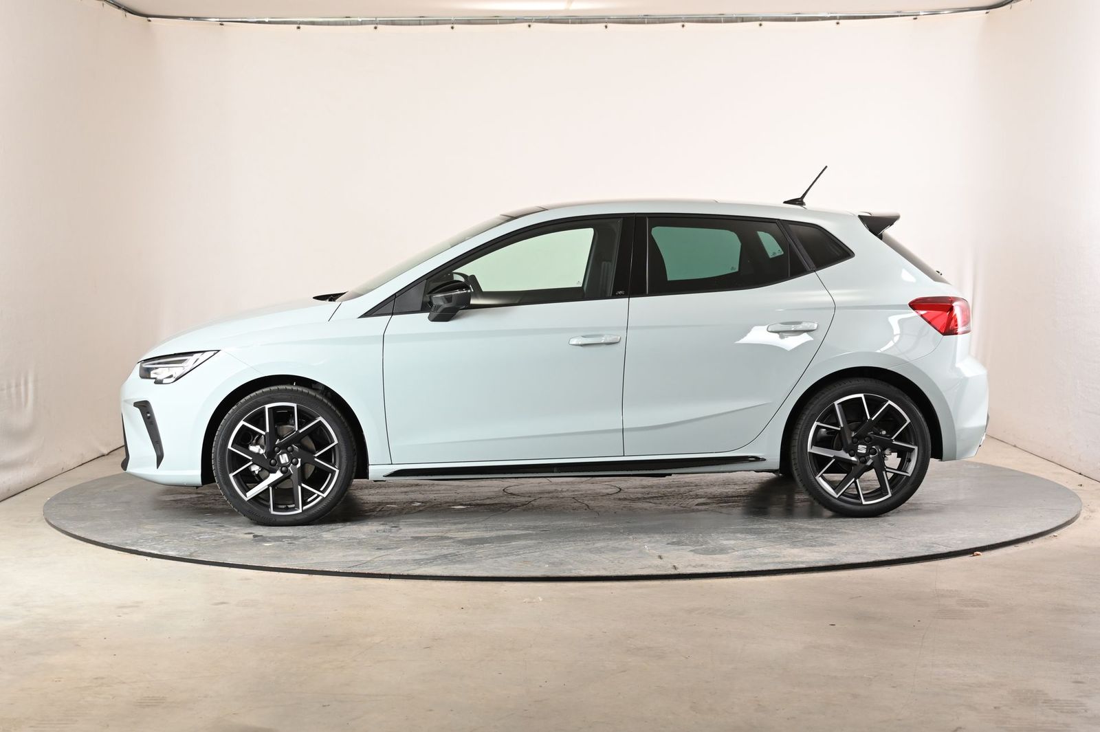 Seat Ibiza FR Black Edition ACC|RFK|PANO|LED|Navi|... imagem 2