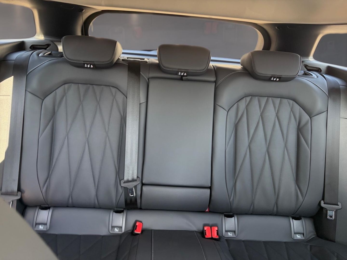 Fahrzeugabbildung Ford Explorer Premium RWD Navi  Soundsy: Massagesitze