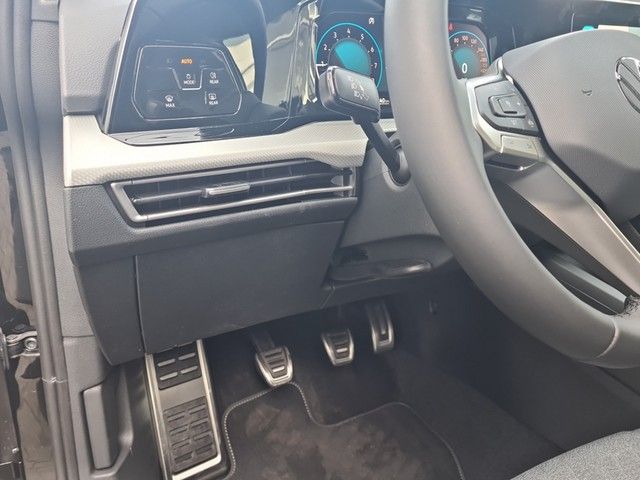 Fahrzeugabbildung Volkswagen Golf VIII TSI Move LED AID RFK SH LM
