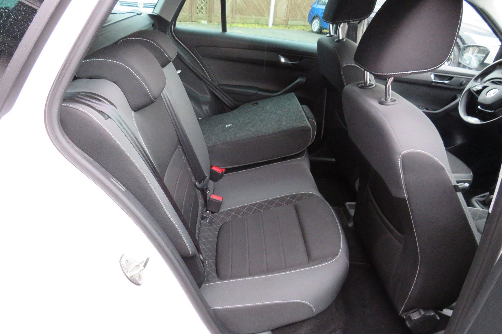 Fahrzeugabbildung SKODA Fabia Combi Ambition AHK SITZH. NAVI PDC 1.HD