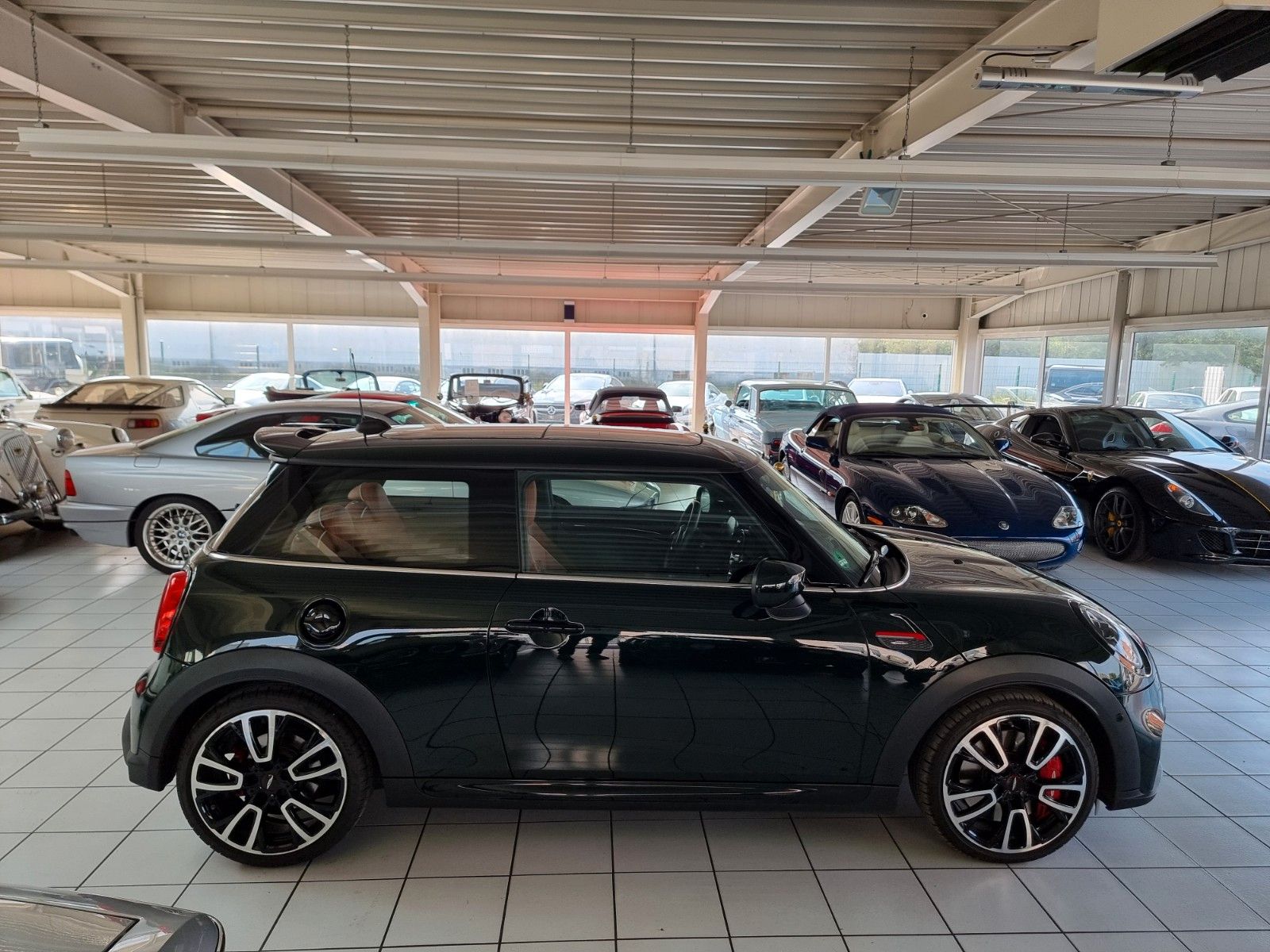 Fahrzeugabbildung MINI John Cooper Works/H&K/Pan/Full/Gar. 2027
