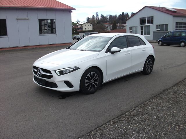 MERCEDES-BENZ A 180 d Advanced