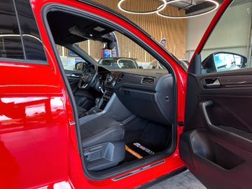 MYAUTOCENTER – Gebraucht- und Jahreswagen mit Werkstattservice in Pfaffenhofen Volkswagen T-Roc *R-Line*AHK*2-ZONEN*Navi*Spurhalte*