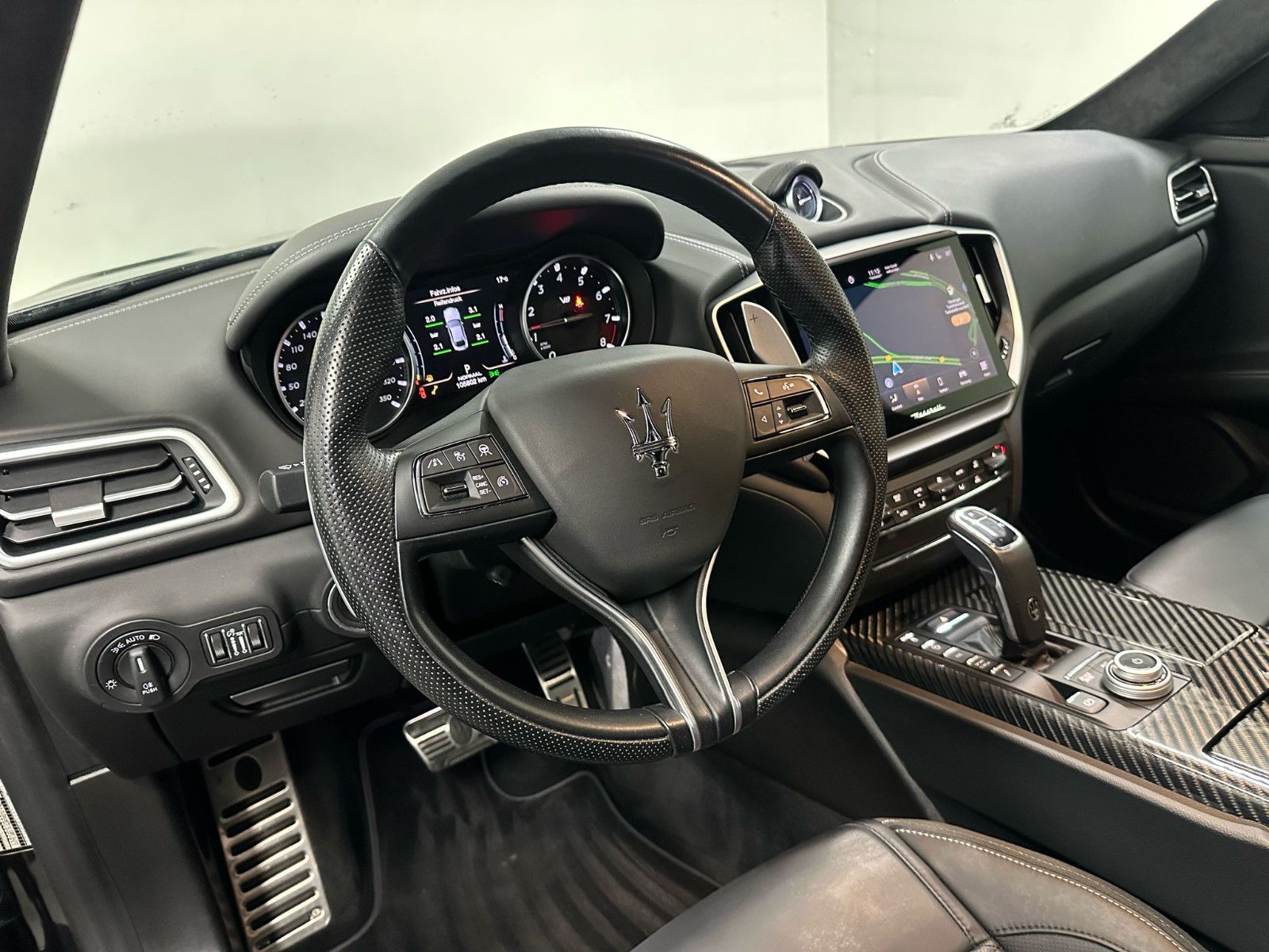 Fahrzeugabbildung Maserati Ghibli TROFEO V8   - SOFT CLOSE*NAVI*TEMPO*DAB*