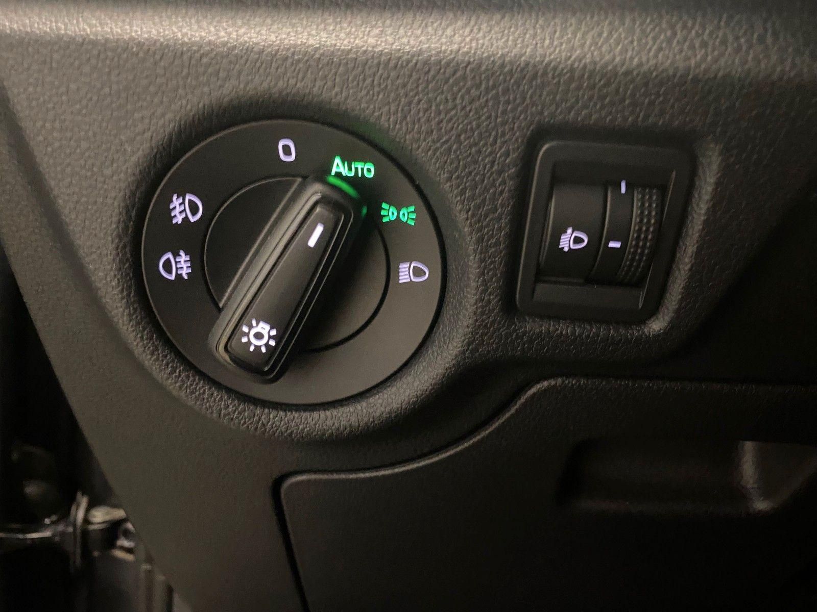Fahrzeugabbildung SKODA Kamiq 1.5 TSI DSG Selection+SITZHEIZUNG+KAMERA++