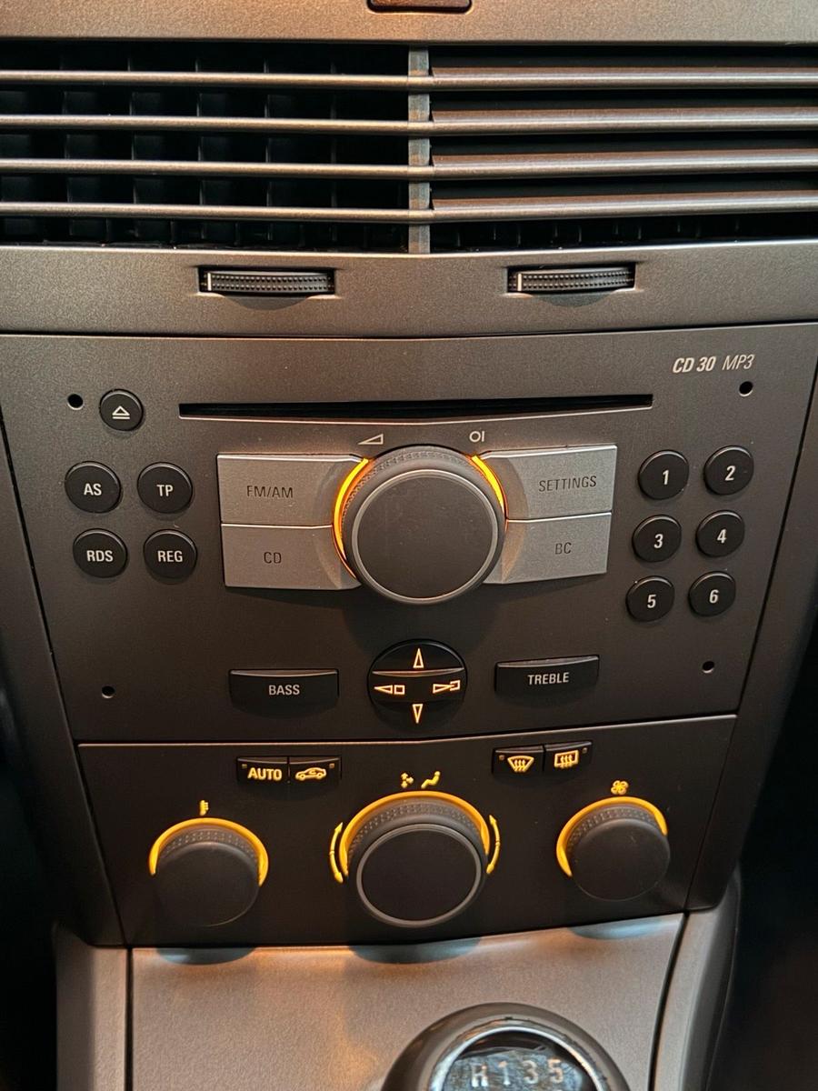 Opel Astra 2006 — photo 14